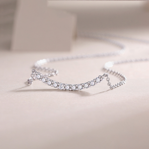 Collar <span class=keywords><strong>de</strong></span> Cadena <span class=keywords><strong>de</strong></span> <span class=keywords><strong>Plata</strong></span> Esterlina con Baño <span class=keywords><strong>de</strong></span> Platino y Eslabones Cubanos, con Colgante <span class=keywords><strong>de</strong></span> Moissanita y Dije <span class=keywords><strong>de</strong></span> Diamante, Diseño 100%REP, para Mujer - Product Image 4