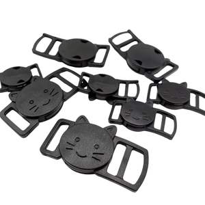 ปลอกคอแมวพลาสติกแบบโค้งพร้อมหัวเข็มขัดนิรภัยแบบปลดเร็ว สายพาราคอร์ด - Product Image 3