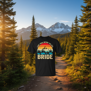 Camiseta retro de despedida de soltera con estampado de senderismo y la frase Last Trail Before The Veil Bride - Product Image 3