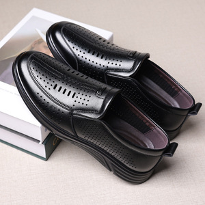 รองเท้าโลฟเฟอร์หนังลำลองแบบเจาะรูระบายอากาศได้ดี พื้นนุ่ม สวมใส่สบาย สำหรับผู้ชาย อายุ 18-40 ปี - Product Image 2