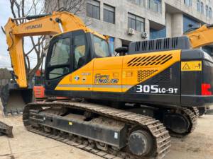 รถขุดไฮดรอลิก HYUNDAI 305LC-9T รุ่นปี 2023 ขนาด 30 ตัน ประสิทธิภาพสูง ทนทาน ใช้แล้ว เหมาะสำหรับงานขุดเจาะบนภูเขาและท่าเรือ พร้อมเครื่องยนต์ เกียร์ และปั๊ม - Product Image 4