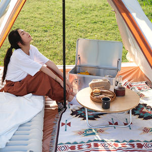 เสื่อปิกนิกสำหรับนักเดินทาง รูปทรงสี่เหลี่ยมผืนผ้า กันความชื้น เสื่อกลางแจ้ง ผลิตจากโพลีเอสเตอร์ ผ้าฝ้าย และผ้าอ๊อกซ์ฟอร์ด เหมาะสำหรับการเดินทางช่วงฤดูใบไม้ผลิ พกพาสะดวก ใช้ปูบนสนามหญ้าได้ - Product Image 1