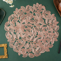 Napperons de table de luxe Platzet 15 pouces en PVC doré métallisé ajouré, motif feuille de fraise, pour les fêtes et les mariages