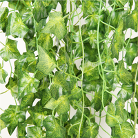 Vigne de plante verte de lierre suspendue artificielle en soie de haute qualité pour la décoration de fête à la maison pour la remise des diplômes fête des pères fête des mères