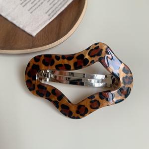 กิ๊บติดผมลายเสือดาวสไตล์เกาหลีแบบวินเทจสำหรับผู้หญิง ดีไซน์เรียบง่าย สวยหรู ประดับดาว - Product Image 5