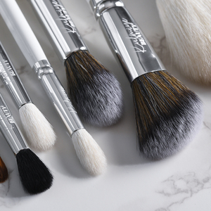 Juego de 30 Brochas de Maquillaje de Pelo de Cabra y Nanofibra con Mango de Madera Blanco Mate, Marca Daily Queen & Mor-phe, Sensación Opulenta, Logotipo Personalizado - Product Image 2