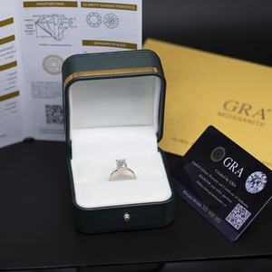 Bague de mode 10x12mm en or jaune 14 carats, coupe glacée écrasée allongée, hybride <span class=keywords><strong>coussin</strong></span> moderne, bague <span class=keywords><strong>solitaire</strong></span> en moissanite blanche pour femme - Product Image 3
