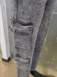 Jean noir délavé pour femme - Pantalon en denim à jambes larges multi-poches tendance - Product Image 6