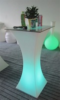 Table de bar d'extérieur légère et portable en PE moulé par rotation avec éclairage LED RGB à 16 couleurs changeantes et télécommande