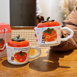 แก้วเซรามิคลายลูกพลับ Zuo Mu พร้อมฝาปิด วาดลายด้วยมือ ทนความร้อน แก้วกาแฟ ของขวัญวันเกิดสำหรับเธอ ฤดูหนาว 2025 - Product Image 3