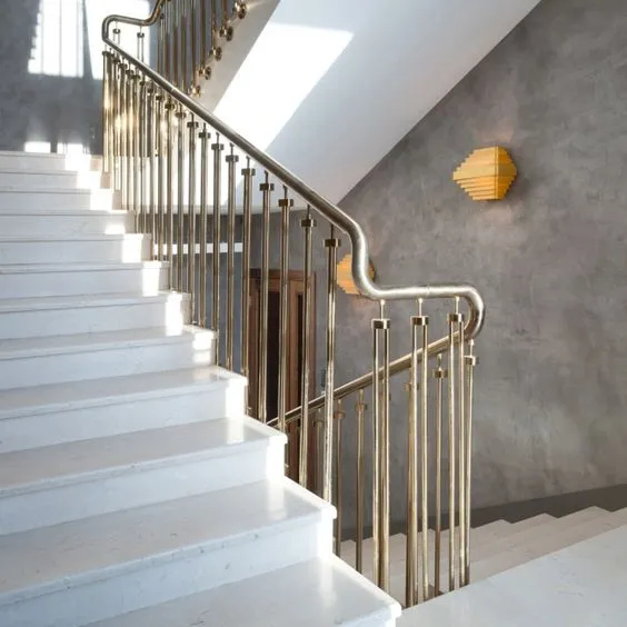 China Waren Großhandel Metall Gold Solid Rod Design für Treppen Edelstahl Balustrade Pfosten Stahlrohr Treppe Handlauf