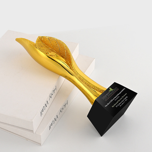 Trophée en résine plaqué or en forme de <span class=keywords><strong>feuille</strong></span> d'arbre personnalisé brillant en forme de style luxueux sport CEO avec base en cristal <span class=keywords><strong>noir</strong></span> - Product Image 2