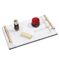 Plateau de service en marbre Art Déco de qualité supérieure avec bordure en métal doré pour le Ramadan et les articles de toilette d'hôtel et la présentation de buffet