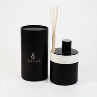 Bouteilles en verre rondes noires de luxe recyclables ensemble de diffuseur de roseau cylindre d'emballage de cadeau tube de papier de bâton d'aromathérapie