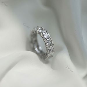 Anillo de Compromiso y Aniversario Dylam Trendy Personalizable de Alta Calidad, con Circonitas Cúbicas Radiantes 5A, en Plata de Ley S925 - Product Image 3
