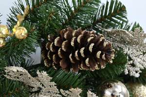 Wholesale Customized Green Christmas Pinecone <b>Wreath</b> Holiday <b>Decor</b> Pvc Round Artificial <b>Wreath</b> - Product Image 6