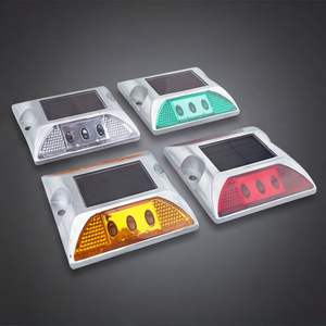 Balise routière solaire bidirectionnelle en aluminium IP68 pour la sécurité des virages et des rampes - Product Image 3