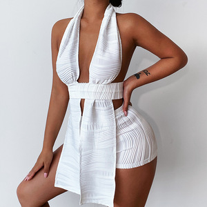 Conjunto de Dos Piezas de <span class=keywords><strong>Ropa</strong></span> Casual, Sexy, <span class=keywords><strong>Bonita</strong></span> <span class=keywords><strong>y</strong></span> Económica, Top Corto sin Espalda <span class=keywords><strong>y</strong></span> Pantalones Cortos de Ciclista <span class=keywords><strong>para</strong></span> <span class=keywords><strong>Mujer</strong></span>, Conjunto de Verano con Top Halter - Product Image 1