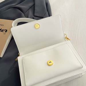 Bolsos de Mujer al por Mayor de Fábrica, Bolsos de Marca, Bolsos de Lujo para Mujer, Diseño de Moda con Decoración de Letras, Bolsos de Hombro Cruzados de PU - Product Image 5