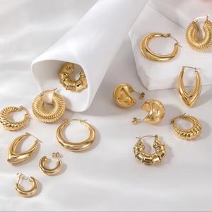 Pendientes de Aro Gruesos de Acero Inoxidable con Baño de Oro PVD de 18k, Diseño Retorcido, Lisos e Hipoalergénicos para Mujer, Venta al por Mayor a Granel - Product Image 1