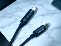 Kabel Pengisi Daya KAKUSIGA 100W Tipe-C ke Tipe-C, Lampu Berwarna & Desain Aluminium Alloy + Kepang untuk Ponsel & Tablet