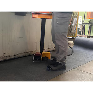 Rollo absorbente autoadhesivo Carvel 86x3000cm para aceite y agua, 79.5lt - Product Image 4