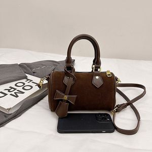 Bolso Boston de Mujer de Alta Gama con Patrón Geométrico Vintage, Detalle de Remaches y Cremallera, Correa de Hombro Tipo Bandolera, Nueva Moda 2025 - Product Image 3