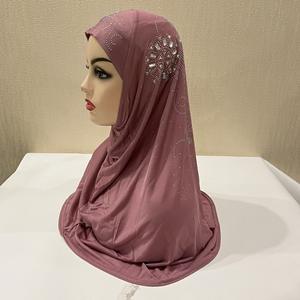 Precio bajo musulmán con flores Perforación en caliente Tela de seda helada Bufanda de viscosa Lisa Hijab - Product Image 3