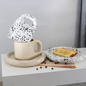 Ensemble tasse et soucoupe en céramique de Chaozhou, design blanc avec éclaboussures de beige, forme bombée, pour la maison ou le bureau - Product Image 1