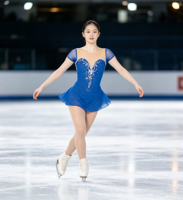 Robe de patinage artistique bleu roi à manches courtes, dos en V profond, jupe ornée de strass, pour filles adultes, compétition et performance