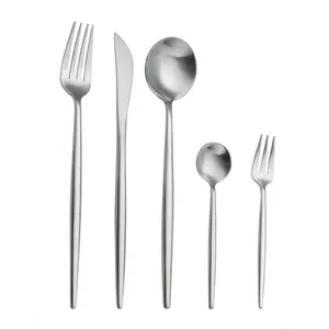 Portogallo in titanio a quattro-pezzo set cucchiaio bacchette del partito set da tavola Coltello e forchetta in acciaio inox set di posate