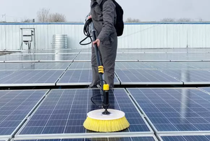 Brosse de nettoyage de panneaux solaires à perche télescopique - Robot de nettoyage solaire multifonctionnel étanche avec conception à flux d'eau - Product Image 5