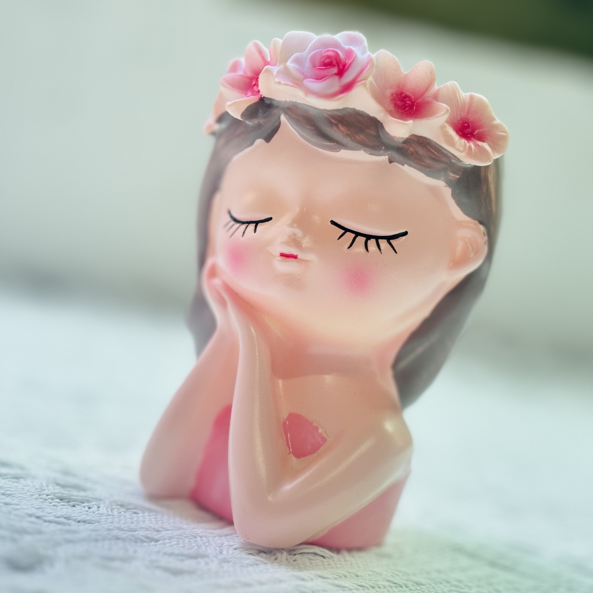 Fille colorée dans un pot - Écoute [Sans