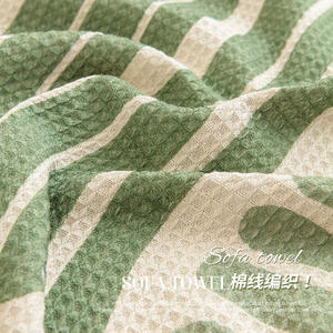 Housse de canapé en coton gaufré à rayures avec pompons, couverture de canapé toutes saisons pour la décoration du salon - Product Image 4