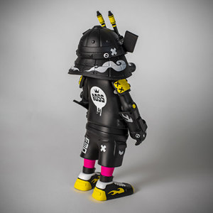 Créations de jouets en vinyle uniques et faites à la main, neuves, pour les passionnés d'art et les collectionneurs, idéales pour la décoration de la maison et les cadeaux - Product Image 2