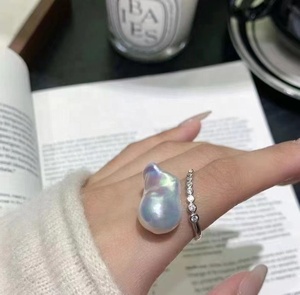 Anello Barocco di Nicchia con Apertura Regolabile e Unico Design in Argento Sterling con Perle Edison d'Acqua Dolce - Product Image 5