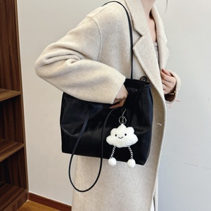 Borsa <span class=keywords><strong>a</strong></span> tracolla semplice di tendenza Design 2025 nuovo stile della moda e del senso della borsa da donna sotto le ascelle - Product Image 5