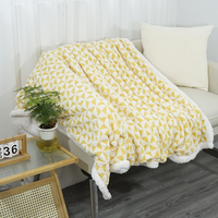 Couverture en polaire Sherpa jaune de conception de triangle cationique Jacquard 3D pour la maison couverture floue douce confortable épaisse chaude personnalisée