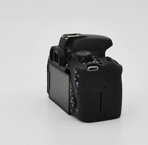 24,1 millions de pixels + 45 points de mise au point croisé + vidéo 4K, le choix polyvalent pour les reflex numériques d'entrée de gamme ! - Product Image 6