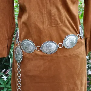 Accessori per abiti estivi da Cowgirl sudoccidentale con stella stampata in metallo a forma di medaglione con catena per il corpo di Concho