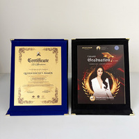 Plaque verticale en velours noir bleu Plaque de certificat en velours pliable avec plaque en or MH-MJ0142