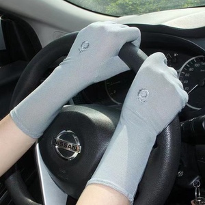 Gants en polyester blanc de longueur moyenne pour femmes, broderie de crème solaire d'été à haute élasticité, nouvelle étiquette, gants minces en gros - Product Image 3