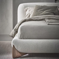 Lit doux en tissu minimaliste avec base en bois Sabi Wabi Design nordique japonais Appartement en bois massif Chambre à coucher principale Lit double