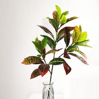 Tige de Croton Artificielle 90cm Branche de Beaves Croton Artificiel Pulvérisation de Croton Artificiel Panaché