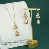 Nouvel ensemble de colliers pendentifs en perles en gros, bijoux en alliage plaqué or 14 carats de Chine, pour cadeaux de fiançailles et fêtes, style hawaïen