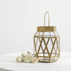 Lanterne à bougie en verre avec cadre en laiton pour la décoration de la maison et les mariages - Product Image 1