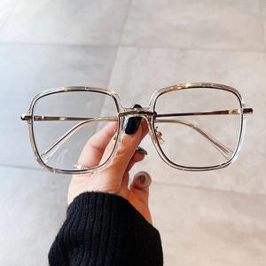 Gafas de Sol Rectangulares Retro Qianai T2-21019 con Lentes de PC, Protección Anti Luz Azul y UV, Unisex, Montura Completa - Product Image 3