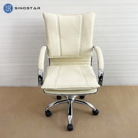 Chaise de bureau ergonomique contemporaine en cuir bon marché avec des fonctionnalités de base pour les configurations économiques