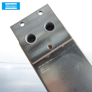 Refroidisseur d'huile Atlas Copco 1623712100 pour compresseurs à vis et à piston, pièce métallique - Product Image 1