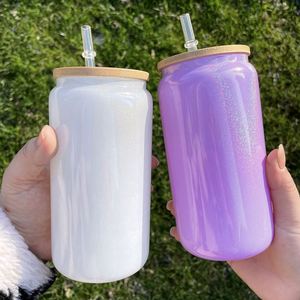 Gobelet en verre blanc de 15 oz avec paillettes arc-en-ciel, personnalisable par sublimation, avec couvercle en bambou - Product Image 3
